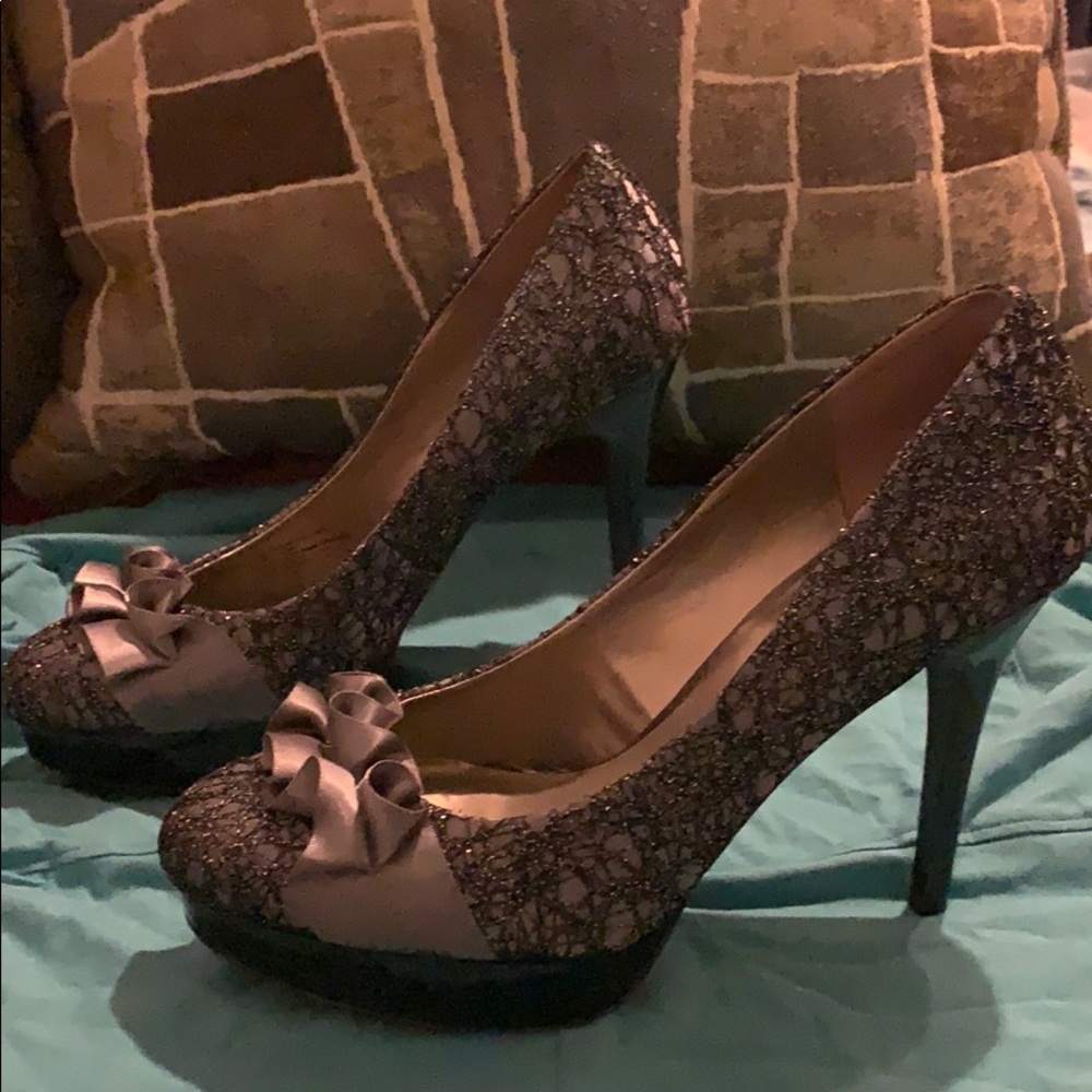 Carlos Santana 4in black and gray heels!